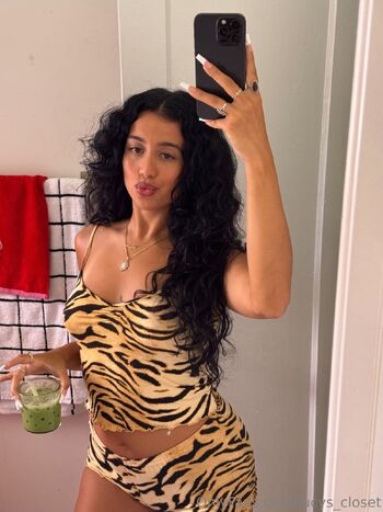 Lucy Garci / lucys_closet nude photo #36