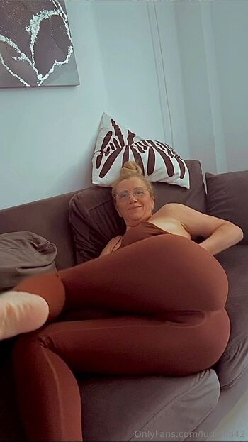 Ludmil / ludmila42 / svetlud43 nude photo #2