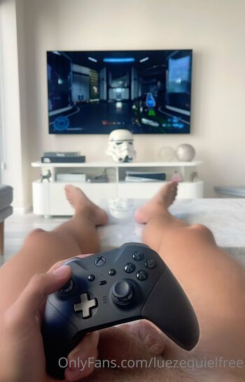 Lucas Ezequie / luezequielfree nude photo #11