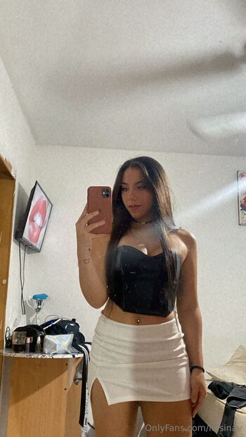 lil / luisinav nude photo #13