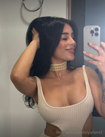 Carolin / lulyyfans1 nude photo #9