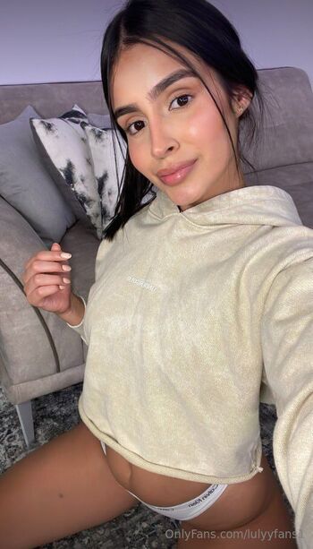 Carolin / lulyyfans1 nude photo #10