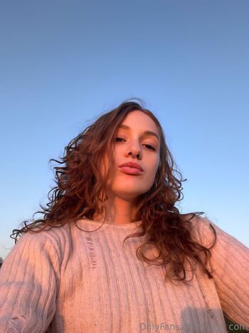 Lun / luna_com nude photo #1