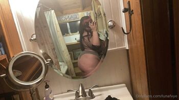 luna / lunafvye nude photo #2