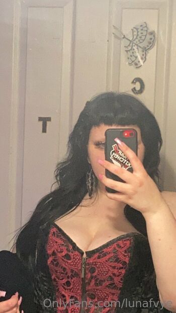 luna / lunafvye nude photo #4