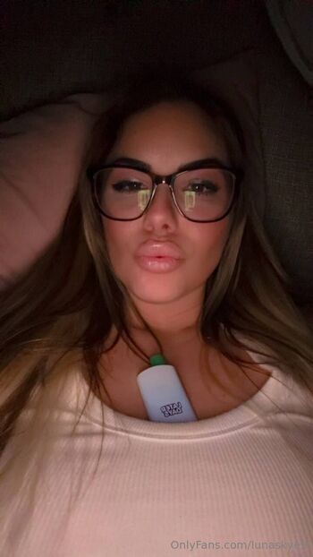 Domme Mommy Lun / lunaskye9 nude photo #16