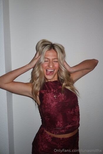 Luna / lunasmithx nude photo #2