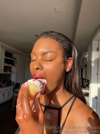 Luna / lunasmithx nude photo #15