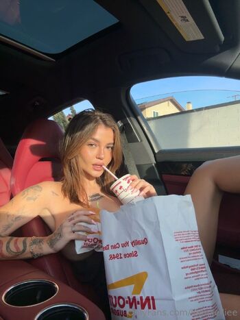 LUNA ELLIE / lunaxelliee nude photo #4