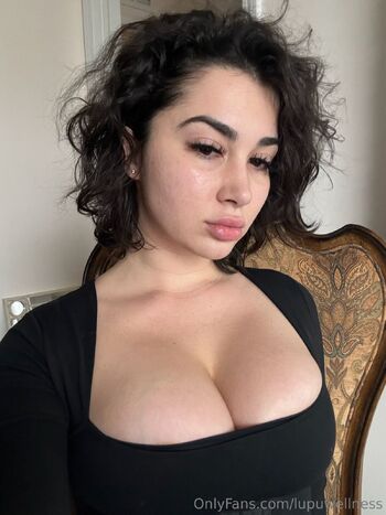 lup / lupuwellness nude photo #18