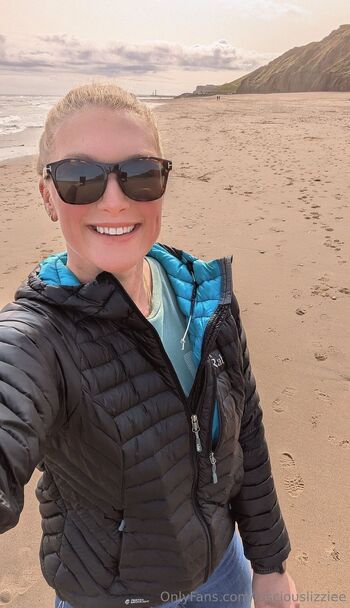 OnlyFans / lusciouslizziee nude photo #9