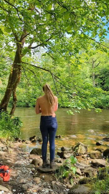 OnlyFans / lusciouslizziee nude photo #10