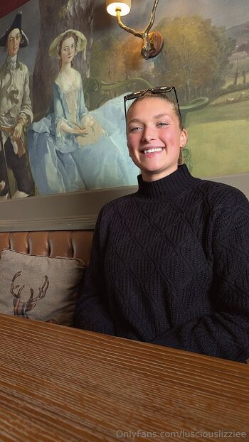 OnlyFans / lusciouslizziee nude photo #11