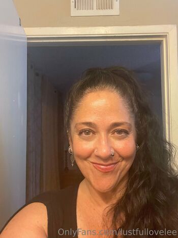 Lovele / lustfullovelee nude photo #12