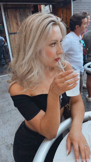 Lana Lux / luxewithlana nude photo #10