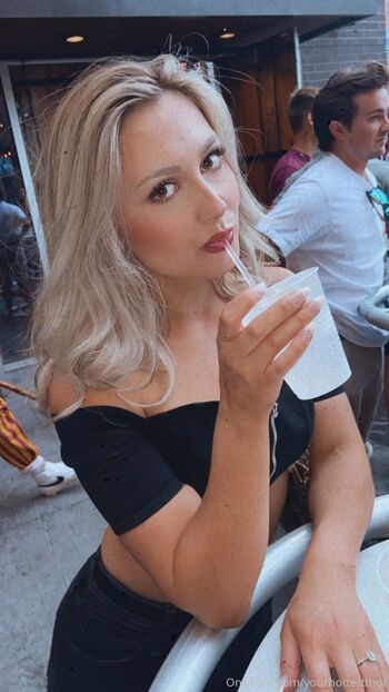 Lana Lux / luxewithlana nude photo #11