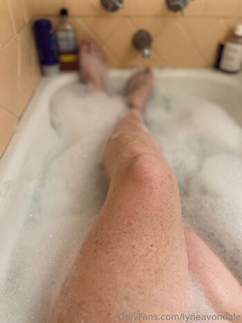 Lyne Avondal / lyneavondale nude photo #5