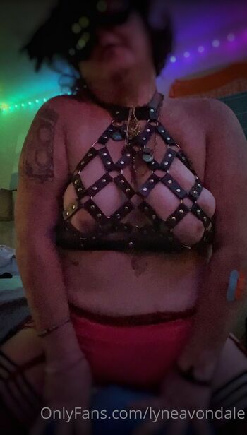 Lyne Avondal / lyneavondale nude photo #6