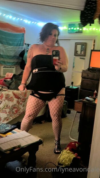 Lyne Avondal / lyneavondale nude photo #8