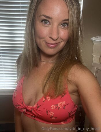 Lyri / lyric_in_my_head nude photo #1