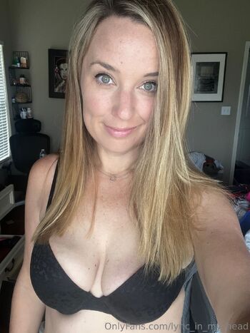 Lyri / lyric_in_my_head nude photo #9