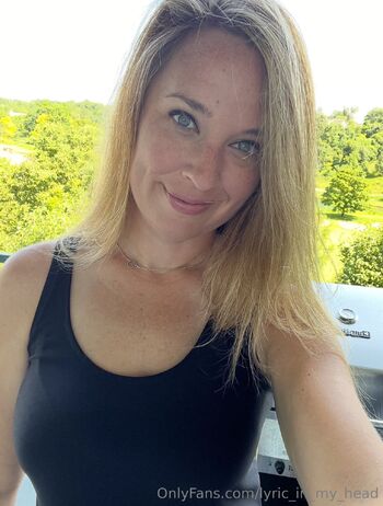 Lyri / lyric_in_my_head nude photo #11