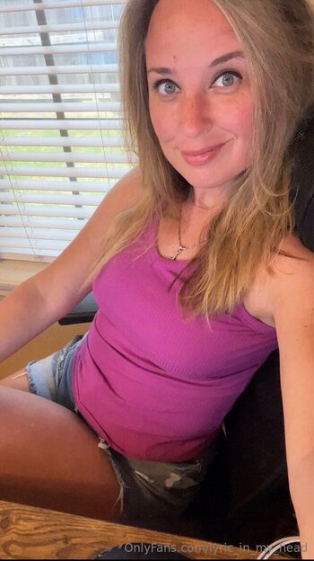 Lyri / lyric_in_my_head nude photo #18