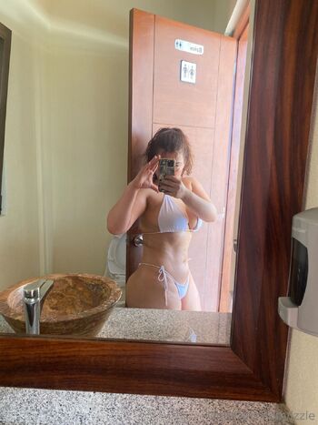 izzi / lzzle / luvfrut nude photo #23