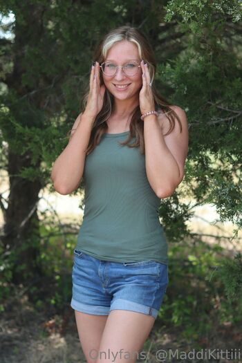 MaddiKitt / maddikitti nude photo #1