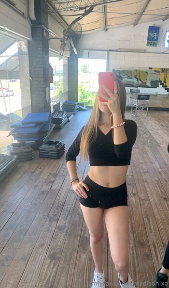 Maddie / madison.xo nude photo #3