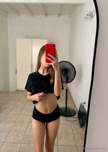 Maddie / madison.xo nude photo #15