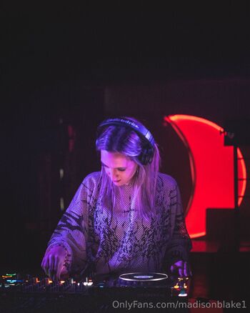 Madison / madisonblake1 nude photo #4