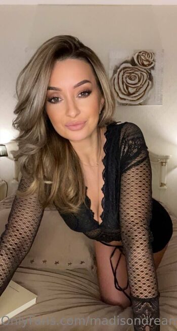 OnlyFans / madisondreams nude photo #3