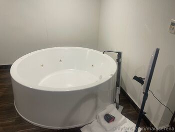 Mai / maiaserena1 nude photo #29