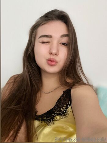 Nelli / makea.pulla nude photo #2