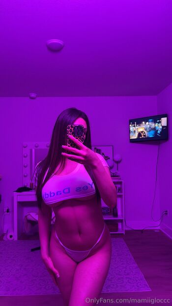 mamiigloccc nude photo #6