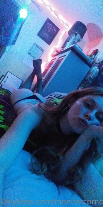 Mari / manifestprncsss nude photo #14