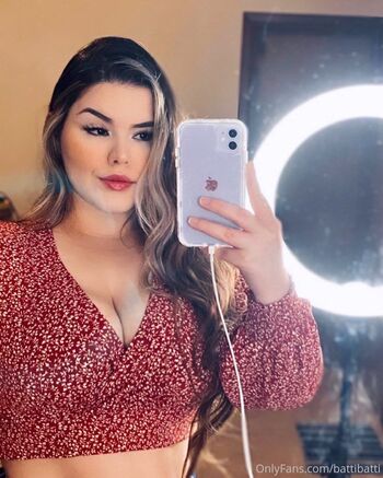 Mariana Battistin / marianabatt nude photo #13