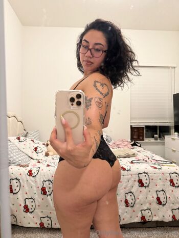 mari / mariiutrera nude photo #24