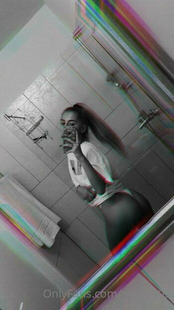 Marik / marika03 nude photo #12