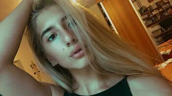 Marik / marika03 nude photo #15