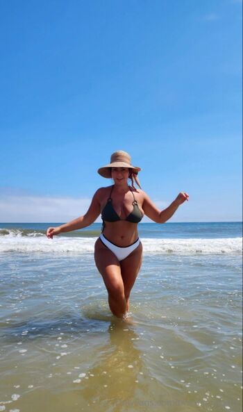 Marina Morri / marina_morris nude photo #10