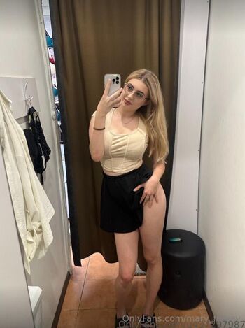 Mary / mary_faraay nude photo #14