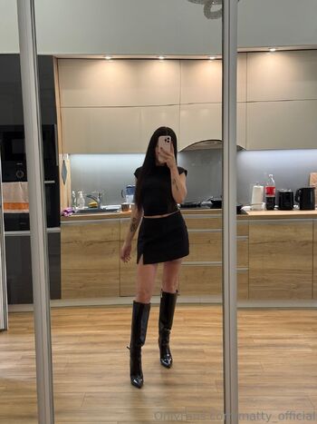 Lillsss / matty_official nude photo #2