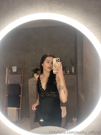 Lillsss / matty_official nude photo #25