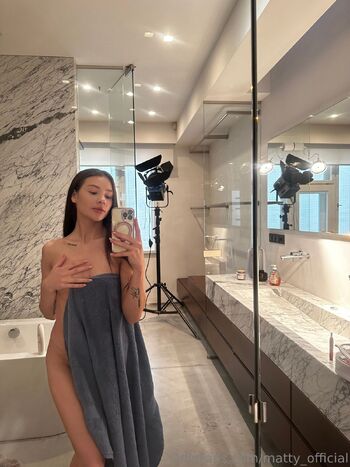 Lillsss / matty_official nude photo #26