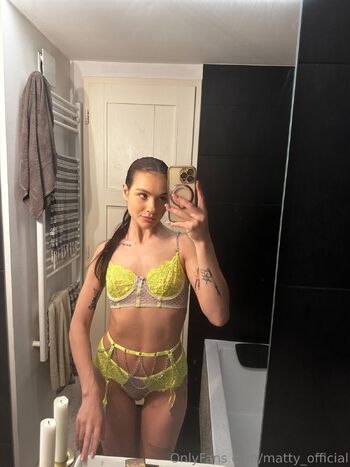 Lillsss / matty_official nude photo #36