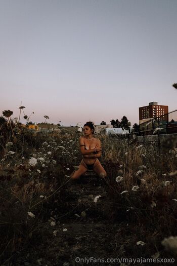 Maya Jame / mayajamesxoxo nude photo #1