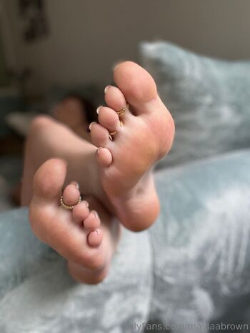 Mayl / maylaabrown nude photo #4