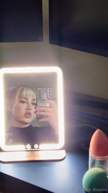 MeddleBloom / meddleblooms nude photo #1